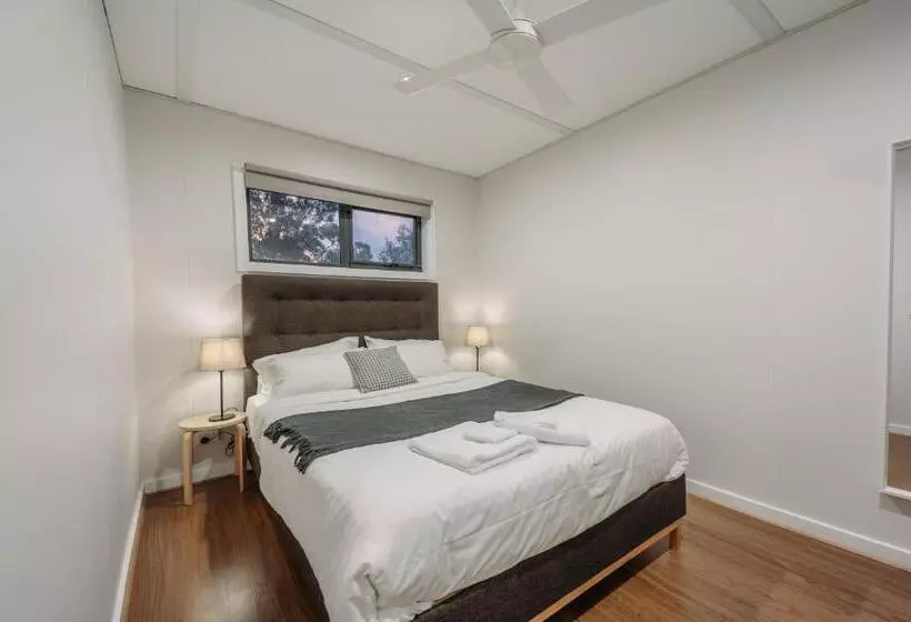 Vineyard Views At Shiraz Republic