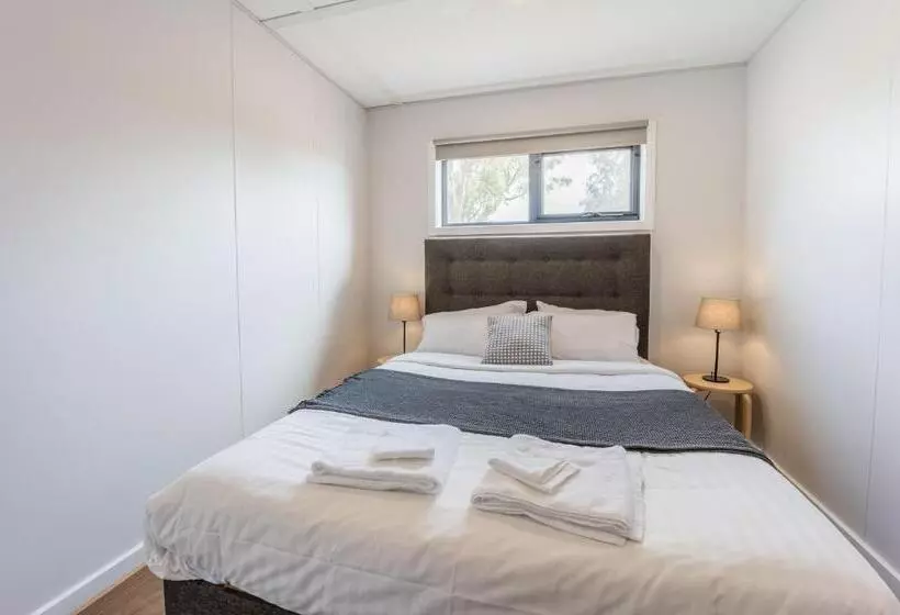 Vineyard Views At Shiraz Republic