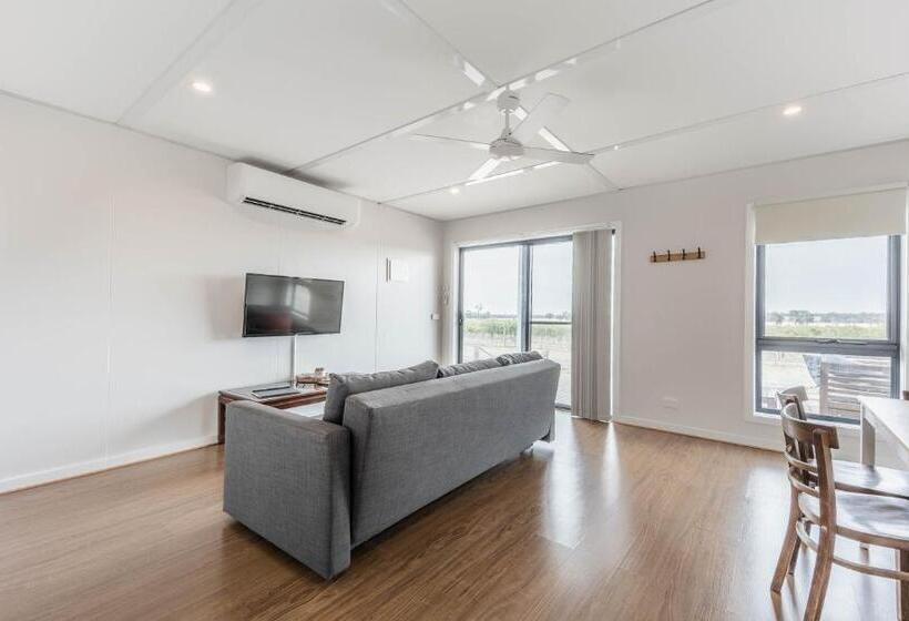 Vineyard Views At Shiraz Republic