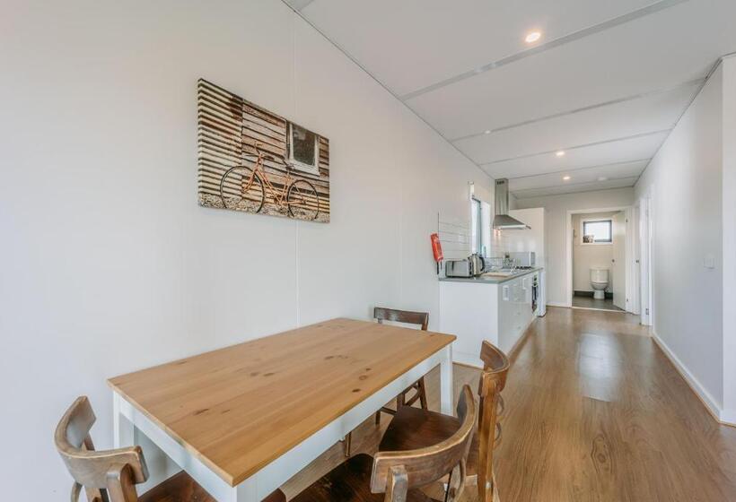 Vineyard Views At Shiraz Republic