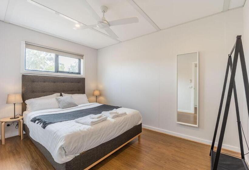 Vineyard Views At Shiraz Republic