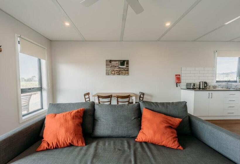 Vineyard Views At Shiraz Republic