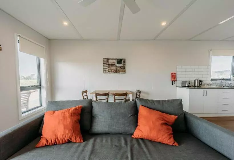 Vineyard Views At Shiraz Republic