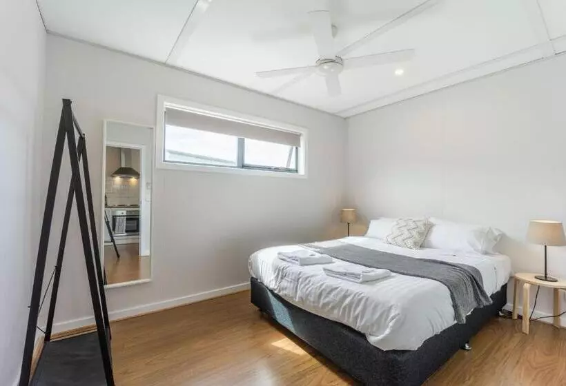 Vineyard Views At Shiraz Republic