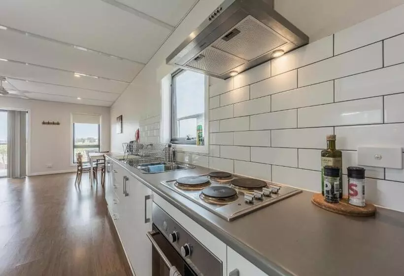 Vineyard Views At Shiraz Republic