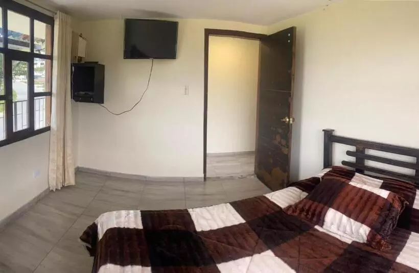 ユースホステル Los Geranios Hospedaje