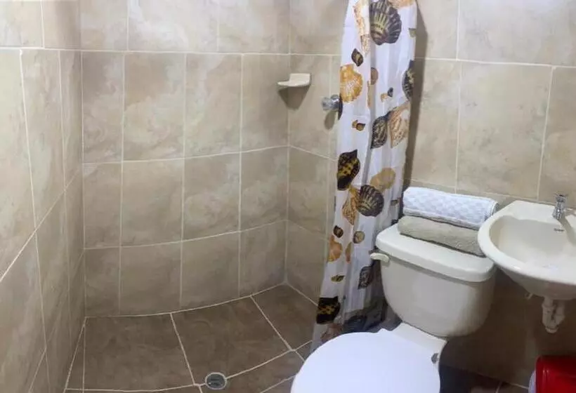 ユースホステル Los Geranios Hospedaje