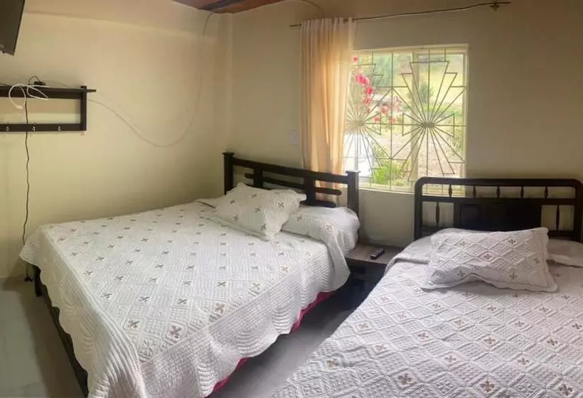 ユースホステル Los Geranios Hospedaje