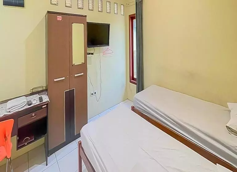 Hotelli Reddoorz At Wahidin Street Cirebon