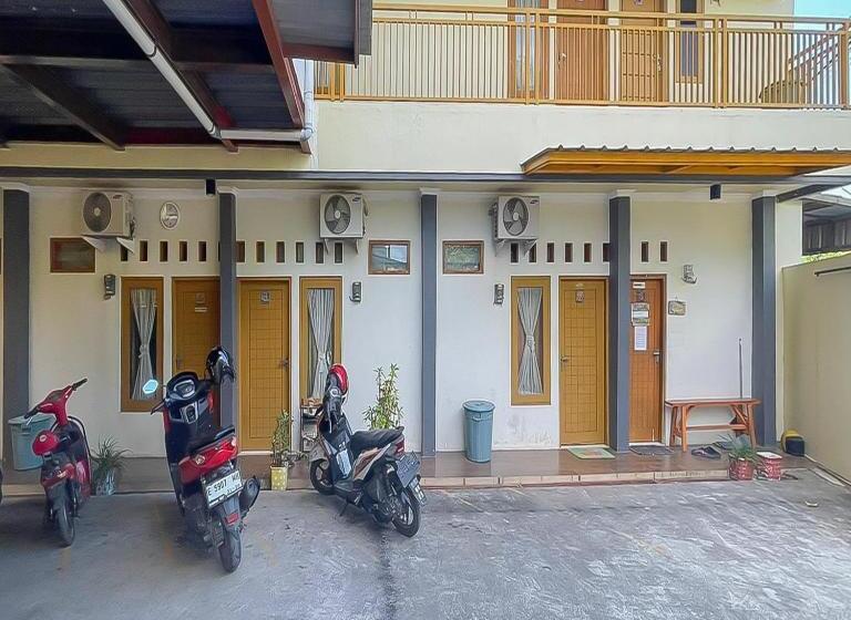 Szálloda Reddoorz At Wahidin Street Cirebon