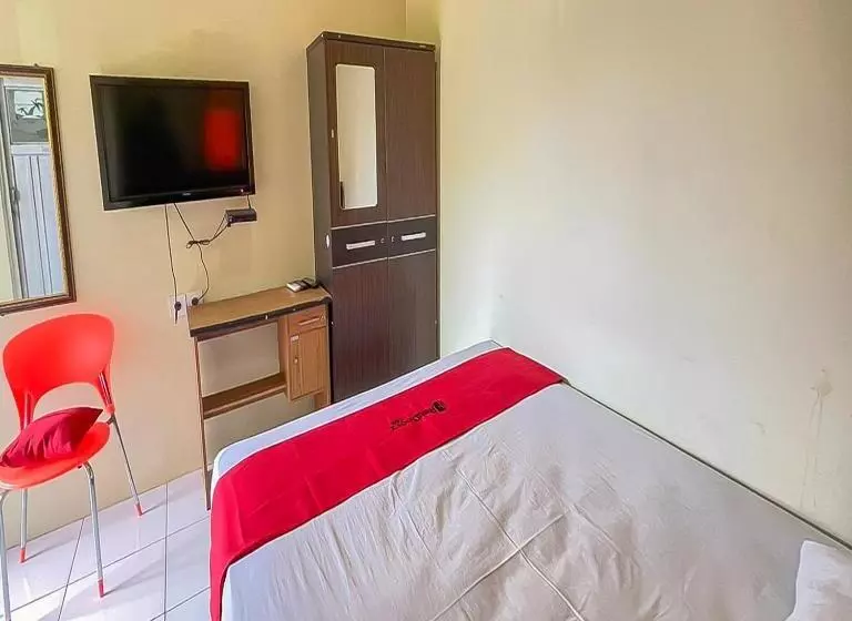 Hotelli Reddoorz At Wahidin Street Cirebon