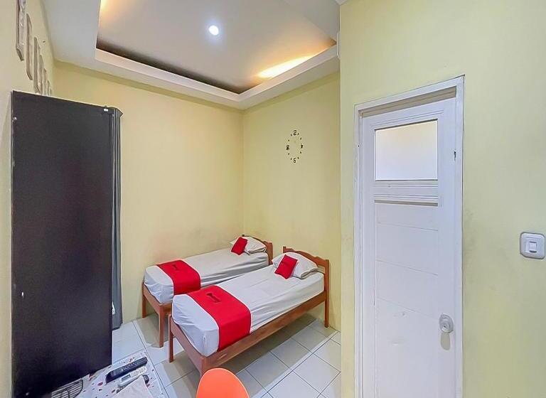 Szálloda Reddoorz At Wahidin Street Cirebon