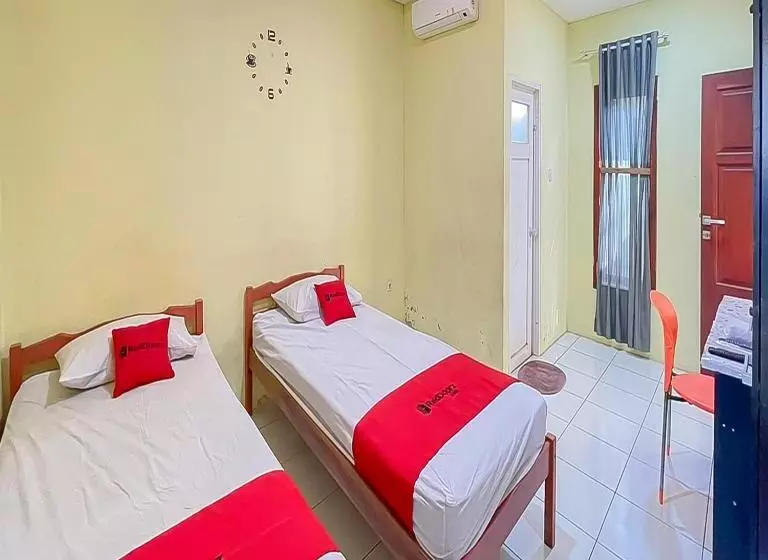 Hotelli Reddoorz At Wahidin Street Cirebon