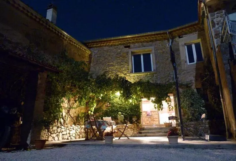 Aamiaismajoitus (B&B) La Maison Dans Les Nuages