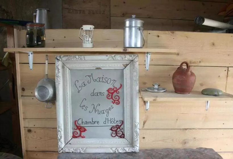 Aamiaismajoitus (B&B) La Maison Dans Les Nuages