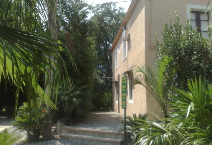 هتل Agriturismo La Calabrisella