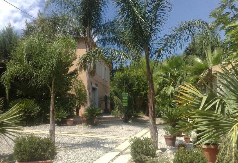 هتل Agriturismo La Calabrisella