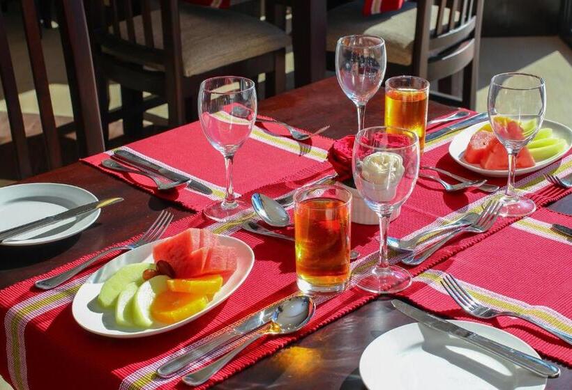 هتل Vittoria Suites