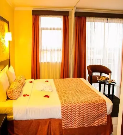 هتل Vittoria Suites