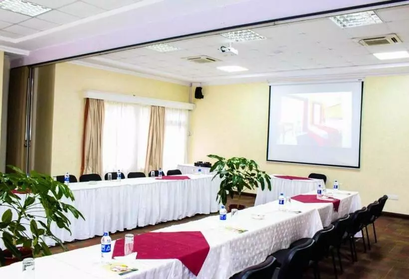 هتل Vittoria Suites