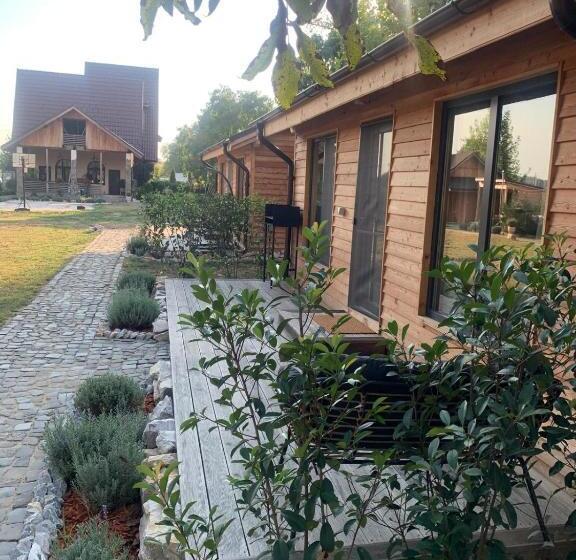 פנסיון Casa Gorjeana Complex Agroturistic