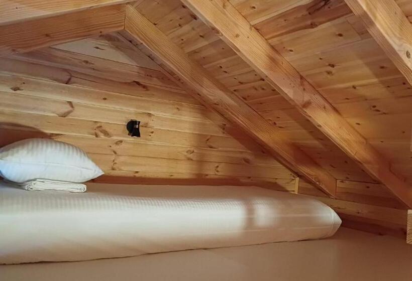 פנסיון Casa Gorjeana Complex Agroturistic