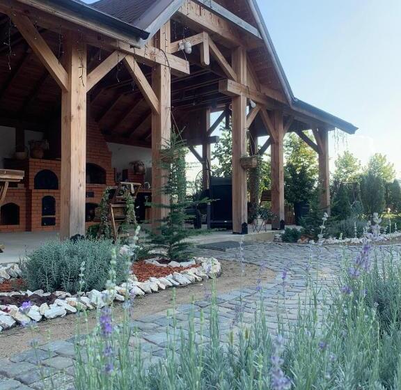 פנסיון Casa Gorjeana Complex Agroturistic