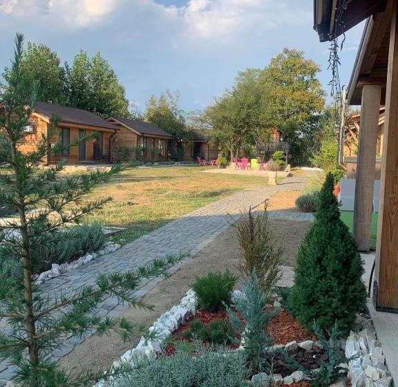 פנסיון Casa Gorjeana Complex Agroturistic