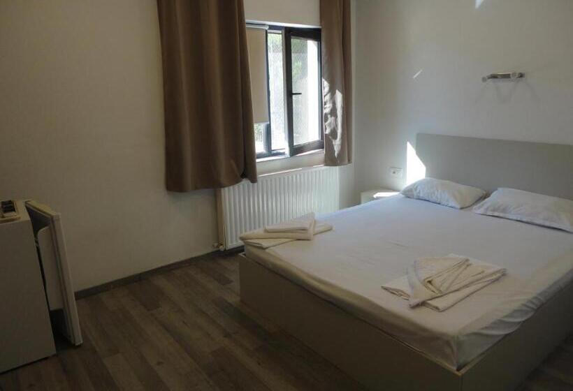 פנסיון Greenstone Land   Corbu