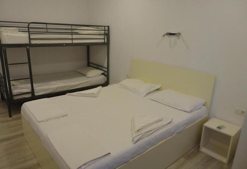 פנסיון Greenstone Land   Corbu