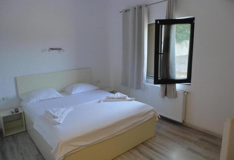 פנסיון Greenstone Land   Corbu