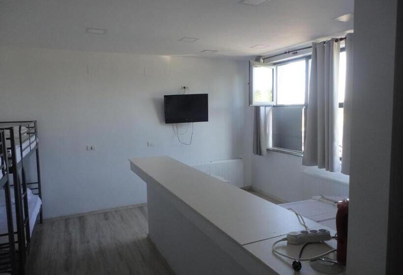 פנסיון Greenstone Land   Corbu