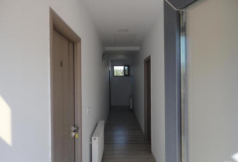 פנסיון Greenstone Land   Corbu