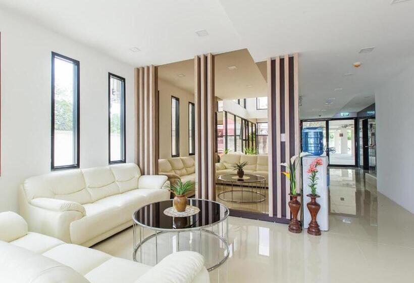 ホテル B2 Ubon Boutique And Budget