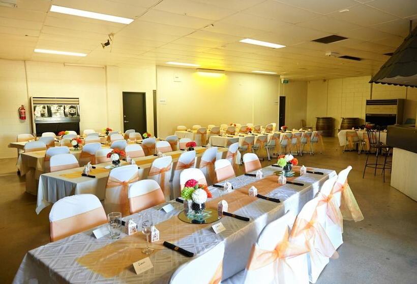 בית מלון כפרי Commercial