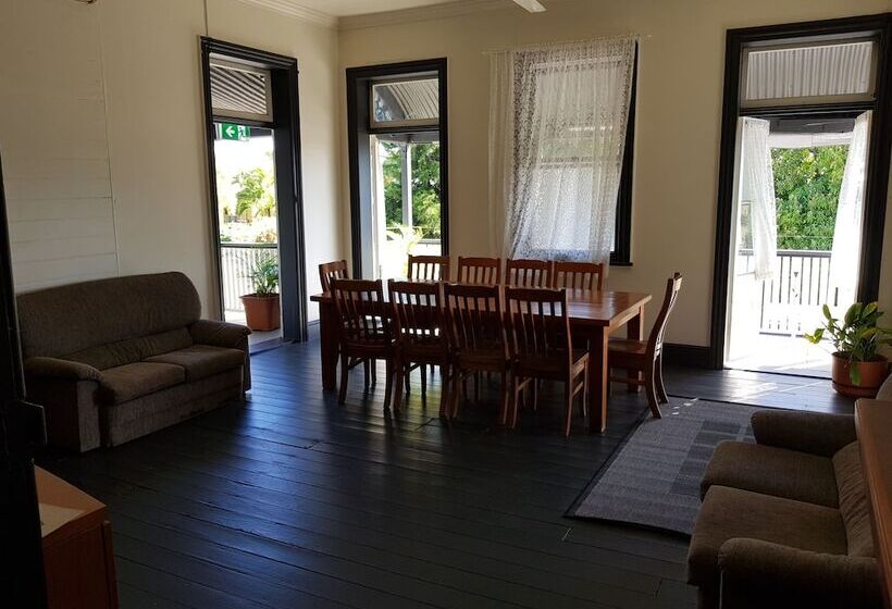 בית מלון כפרי Commercial