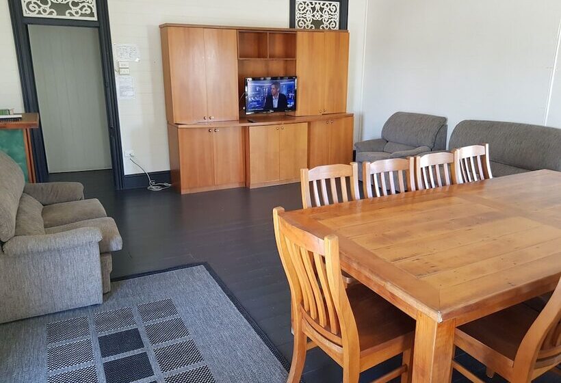 בית מלון כפרי Commercial