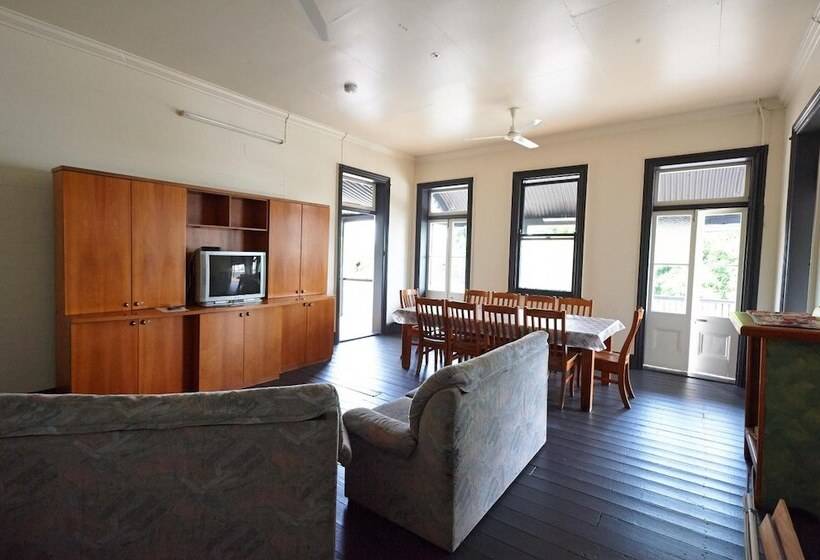 בית מלון כפרי Commercial