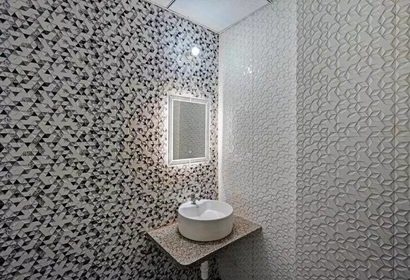 Hotelli Super Collection O The Royal Grand