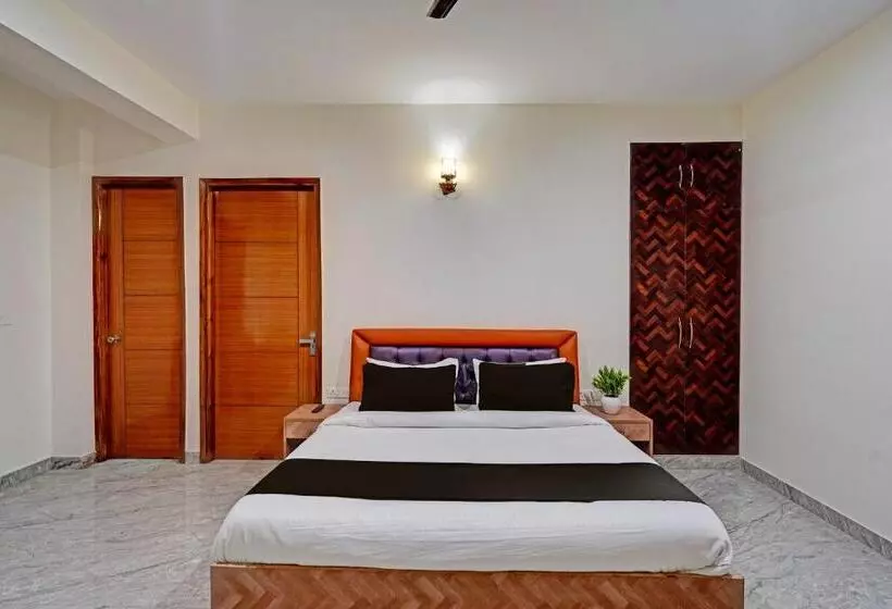 Hotelli Super Collection O The Royal Grand
