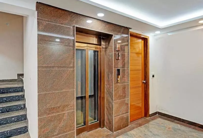 Hotelli Super Collection O The Royal Grand