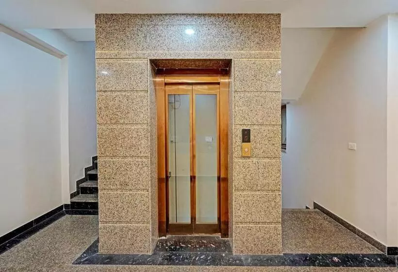 Hotelli Super Collection O The Royal Grand