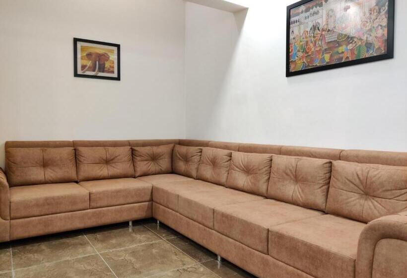 هتل Ganesh Guest House