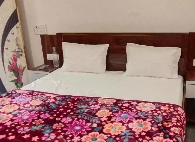 ホテル Ram Krishna Palace Ayodhya   Near Shree Ram Temple And Hanuman Garhi   Comfortable Stay
