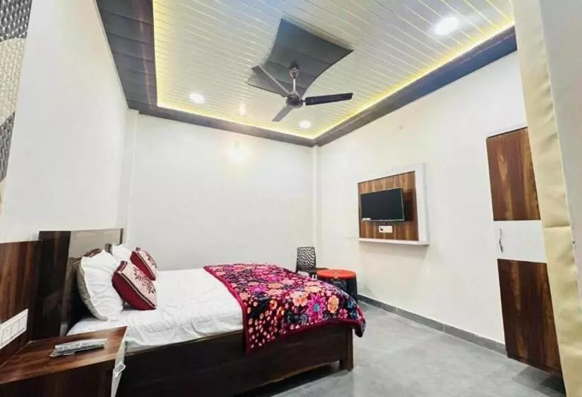 ホテル Ram Krishna Palace Ayodhya   Near Shree Ram Temple And Hanuman Garhi   Comfortable Stay