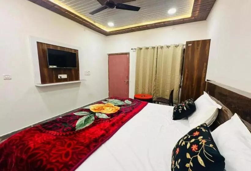 ホテル Ram Krishna Palace Ayodhya   Near Shree Ram Temple And Hanuman Garhi   Comfortable Stay