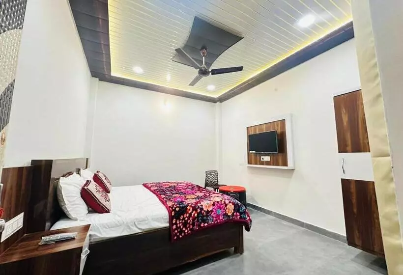 ホテル Ram Krishna Palace Ayodhya   Near Shree Ram Temple And Hanuman Garhi   Comfortable Stay