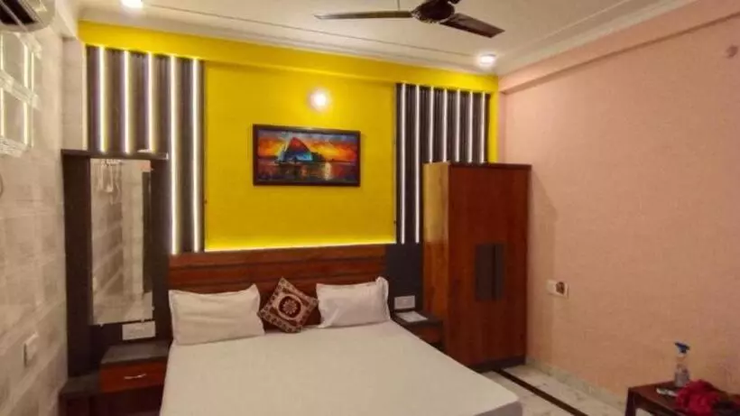 ホテル Ram Krishna Palace Ayodhya   Near Shree Ram Temple And Hanuman Garhi   Comfortable Stay
