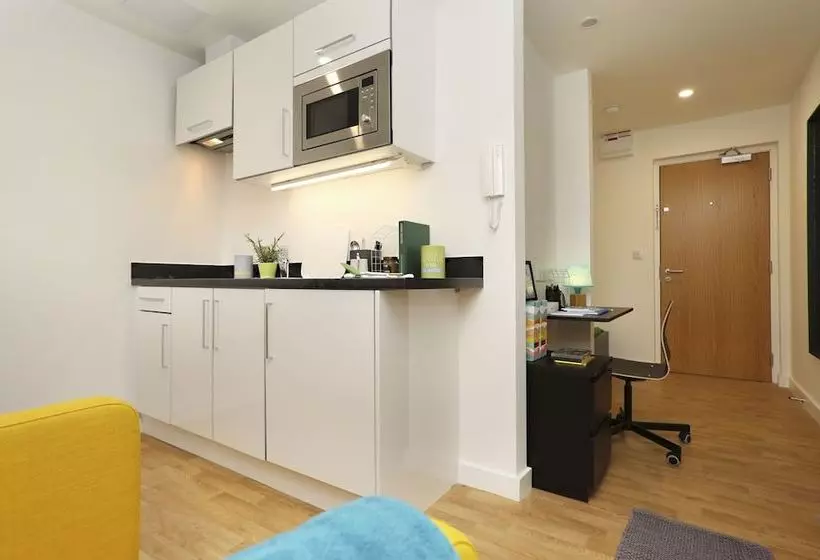 هاستل Keele House