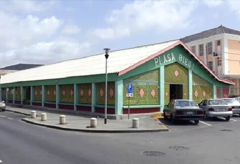 هتل Bed & Bike Curacao